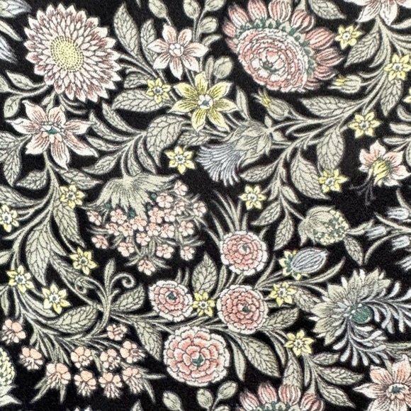 Loft - floral Spaghetti Strap fully lined blousy halter top - Picture 5 of 9